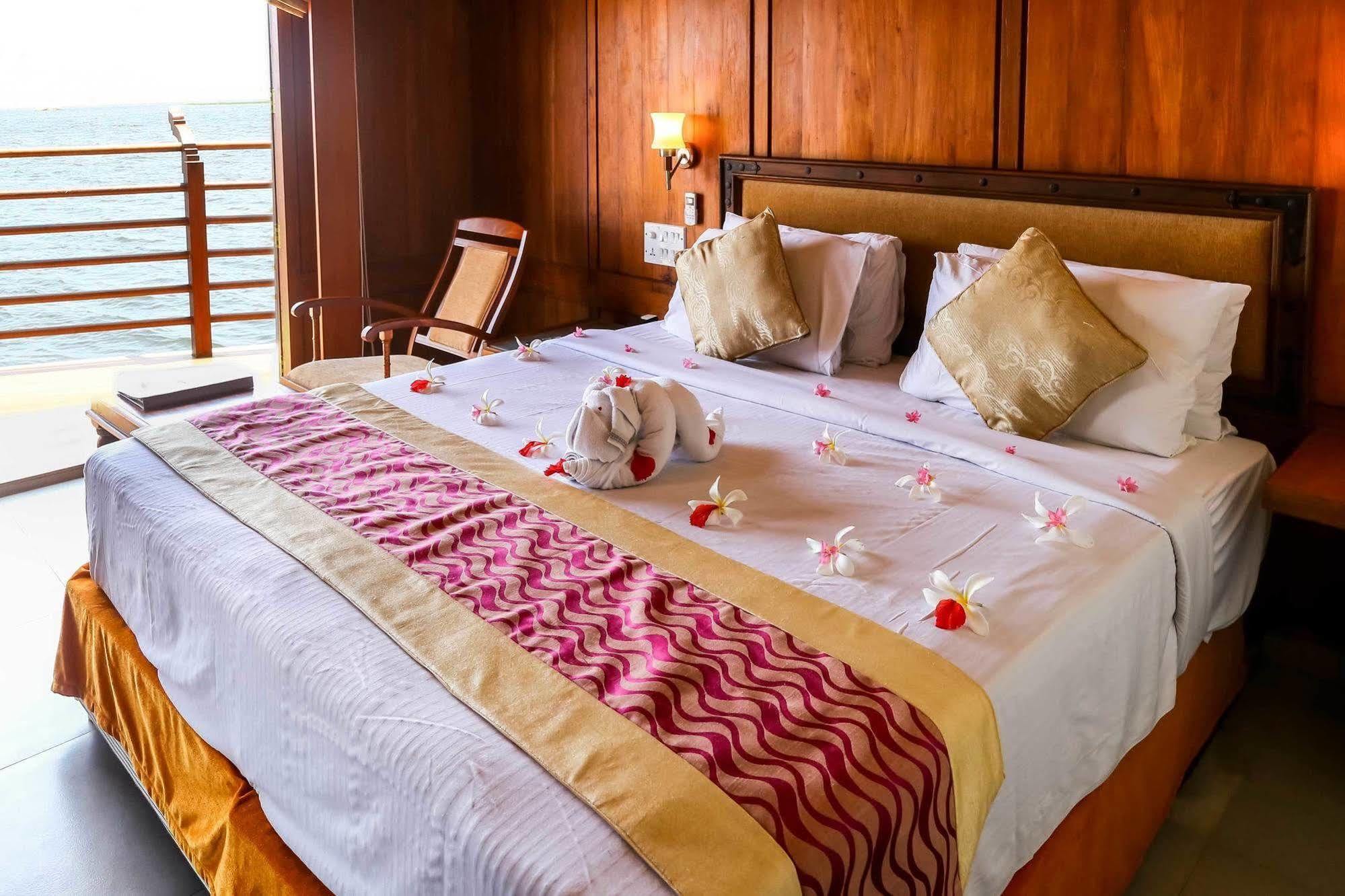 Poovar Island Resort Exterior foto